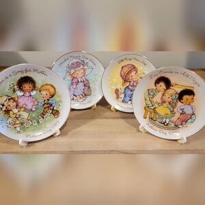 Lot Of 4 Vintage Avon Collectible Mothers Day Mini Plates